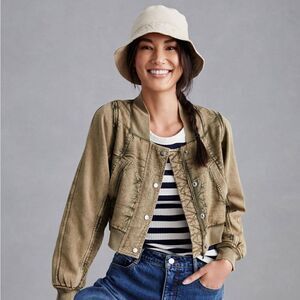 Anthropologie Daily Practice by Anthropologie Utility
Bomber jacket size S NWT